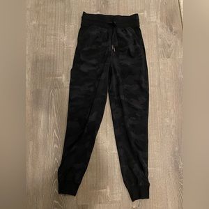 LULULEMON CAMO ALIGN JOGGERS | Worn Twice